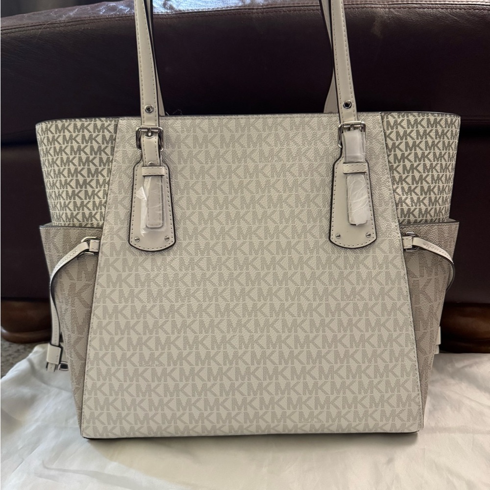 Michael Kors Gray and Cream Tote Bag with Gold Accents - Picture 3 of 13